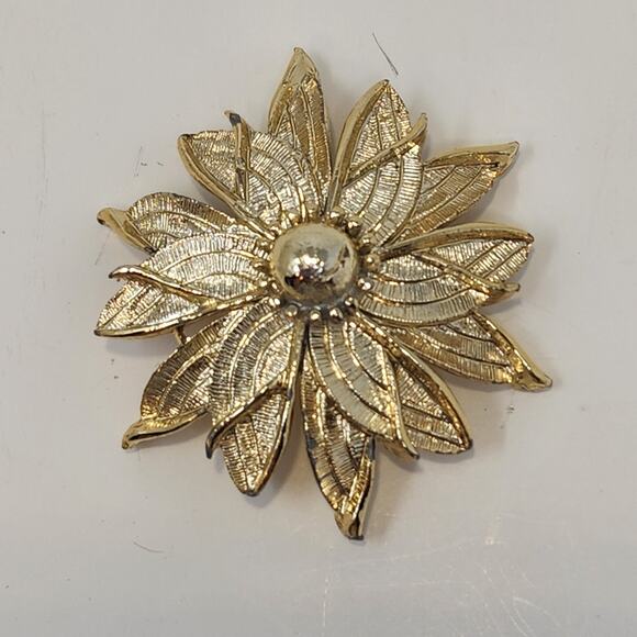 Gerrys Gold Tone Textured Flower Brooch Pin 3D Layered Costume Jewelry Signed - Picture 1 of 5